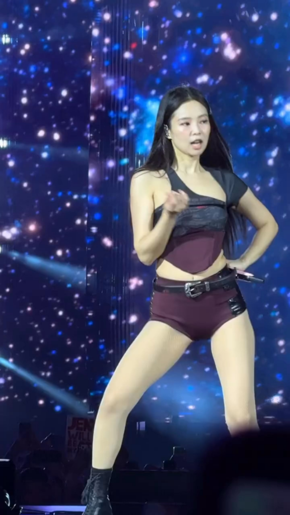 Jennie - 251129