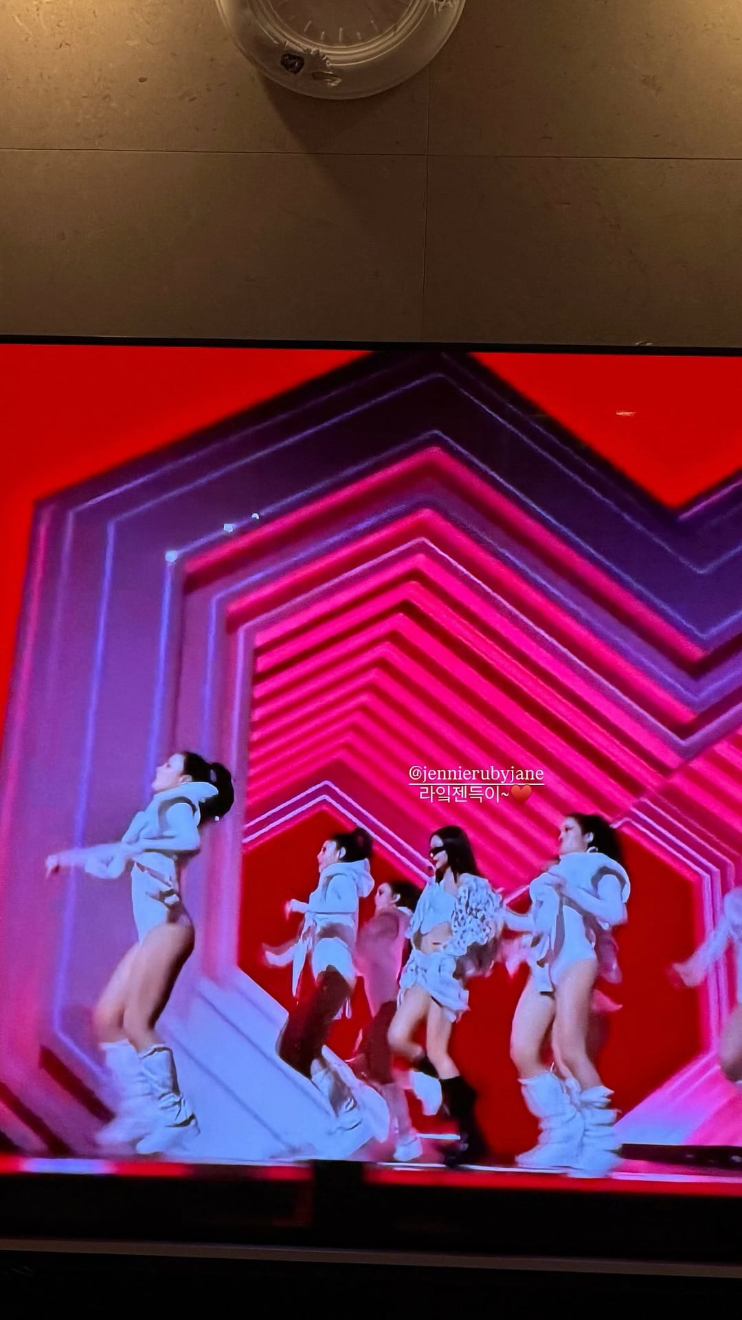 251220 Jisoo IG Story Update