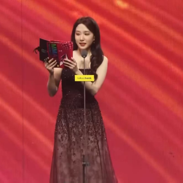 251220 JENNIE wins 'Record of the Year (Daesang)' at The 17th MelOn Music Awards!