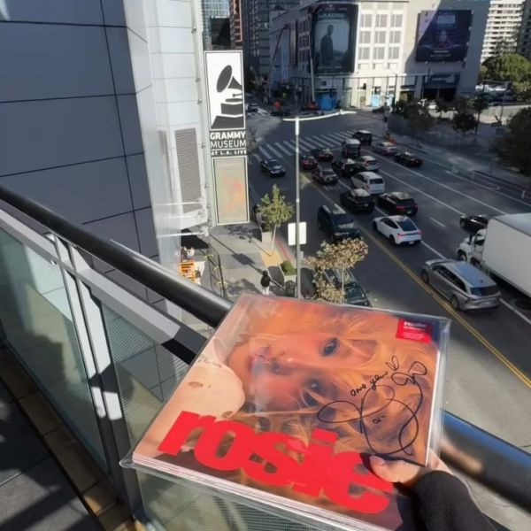 251209 Rosé (vampirehollie) IG Update