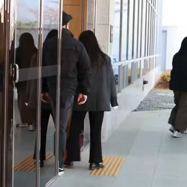 251201 ROSÉ @ Gimpo International Airport (Arrival from Singapore)