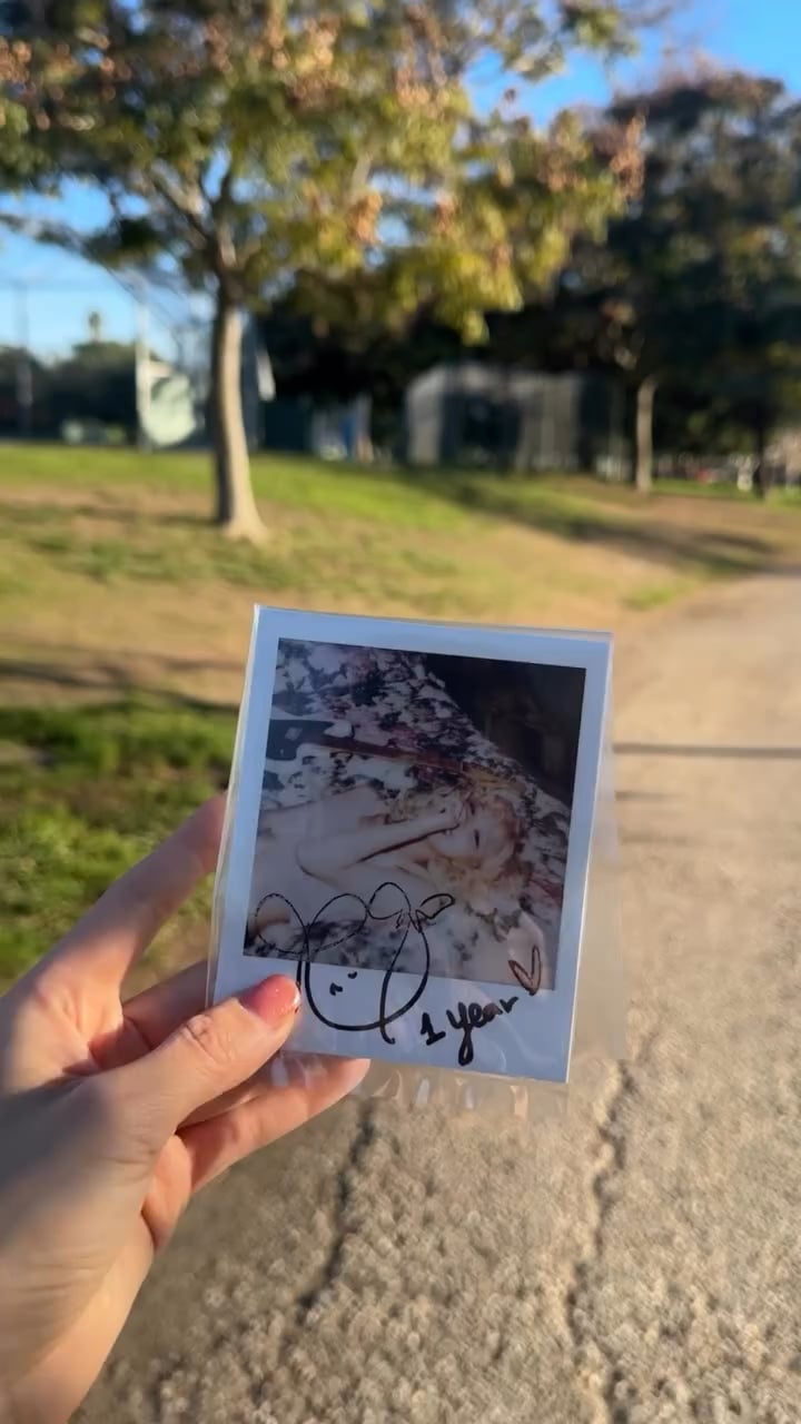 251208 Rosé (vampirehollie) IG Update