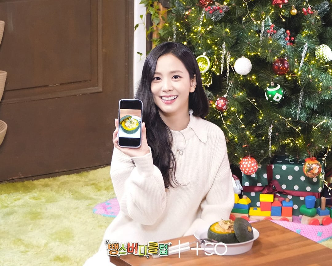 251210 Jisoo for 'Thanks Buddy Club' out today @ 6PM KST