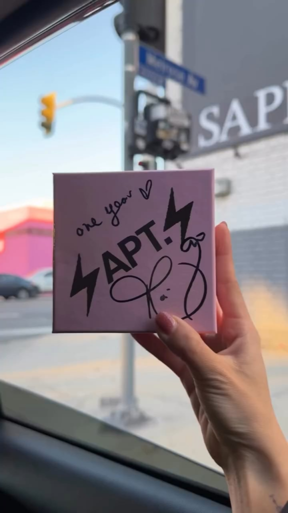 251208 Rosé (vampirehollie) IG Update