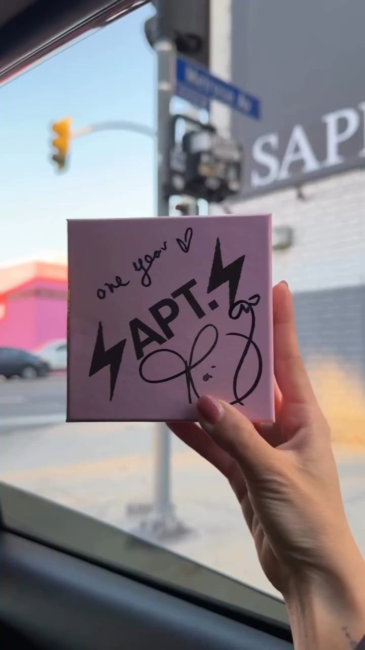 251208 Rosé (vampirehollie) IG Update