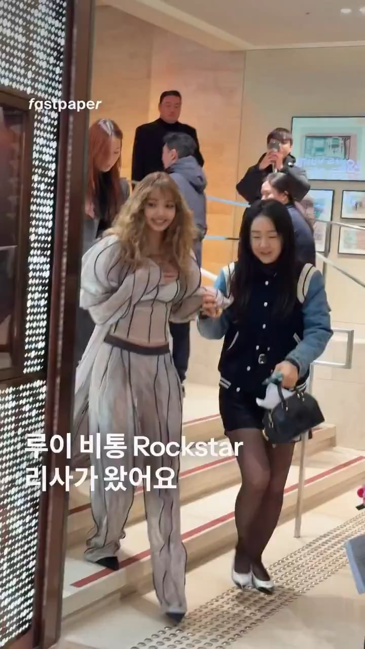 251203 Lisa arrives at The Grand Opening of LOUIS VUITTON The Place Seoul at Shinsegae