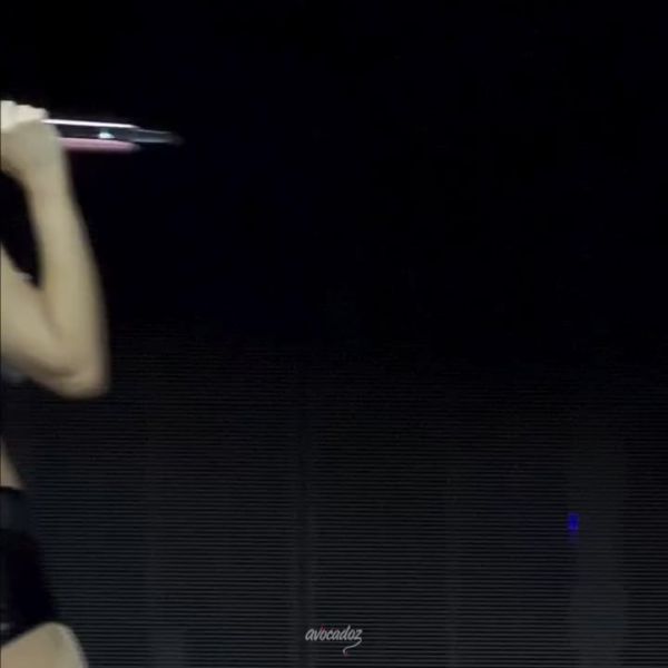Jennie performing 'Pink Venom' in Singapore - 251129