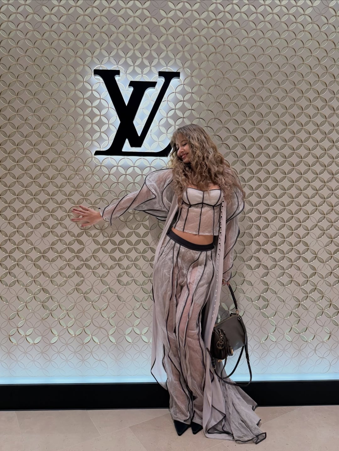 251204 Lisa Instagram Update: Visionary Journeys In Seoul