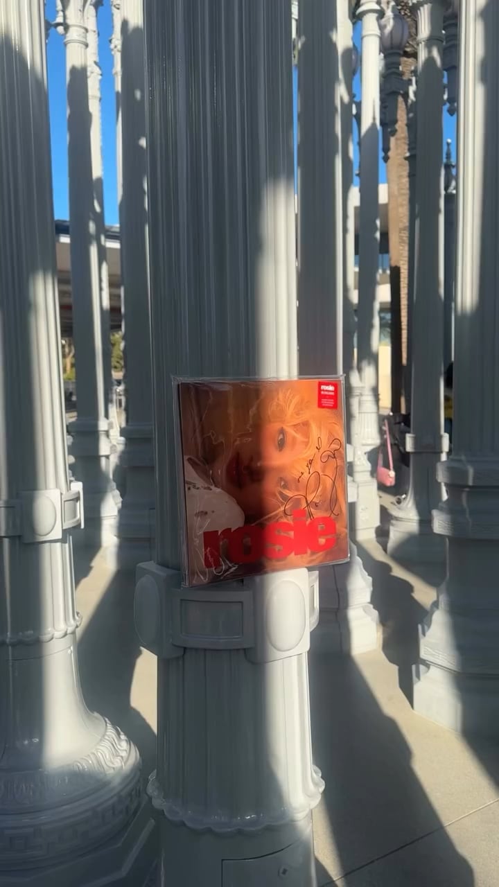 251209 Rosé (vampirehollie) IG Update