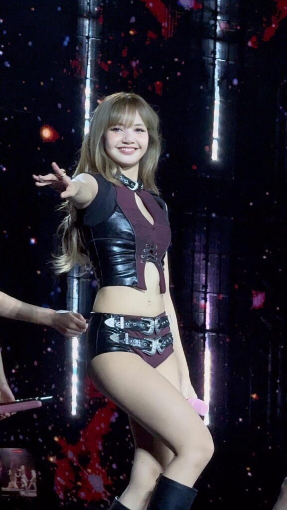 251128 Stunning Lisa