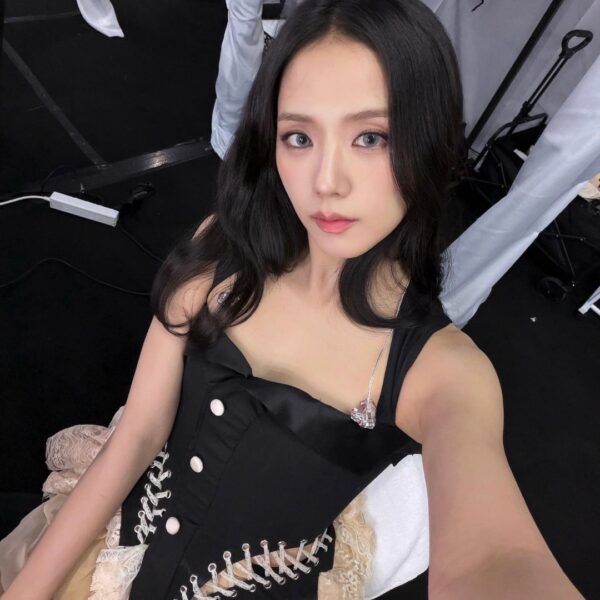 251203 Jisoo Weibo Update