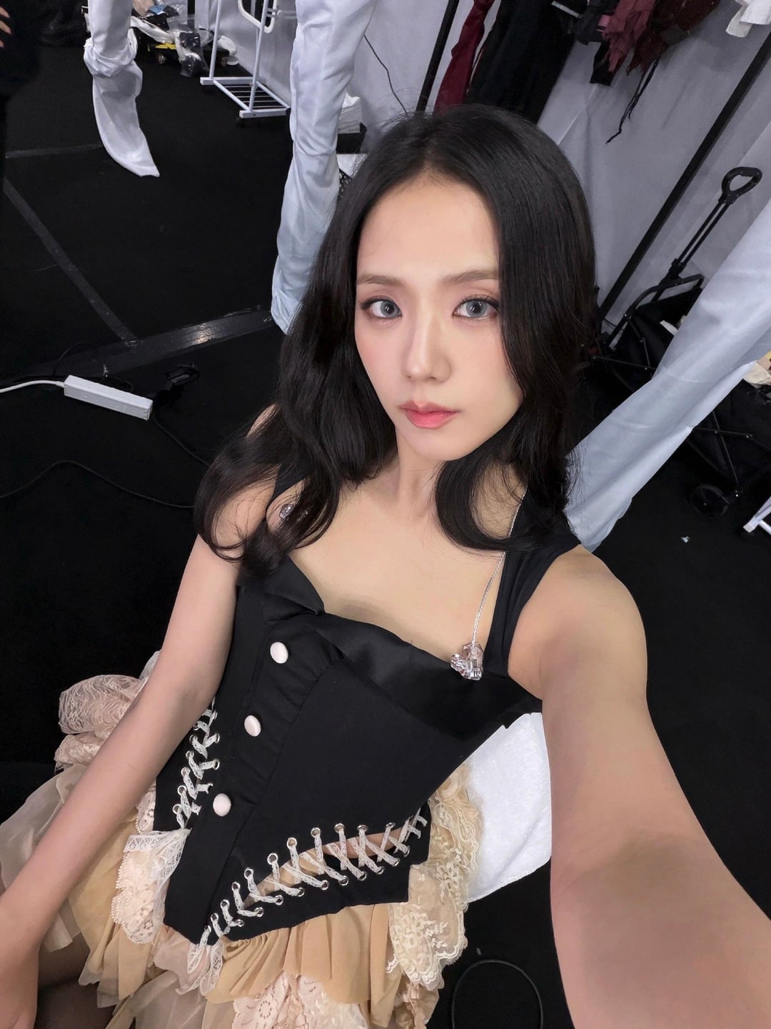 251203 Jisoo Weibo Update