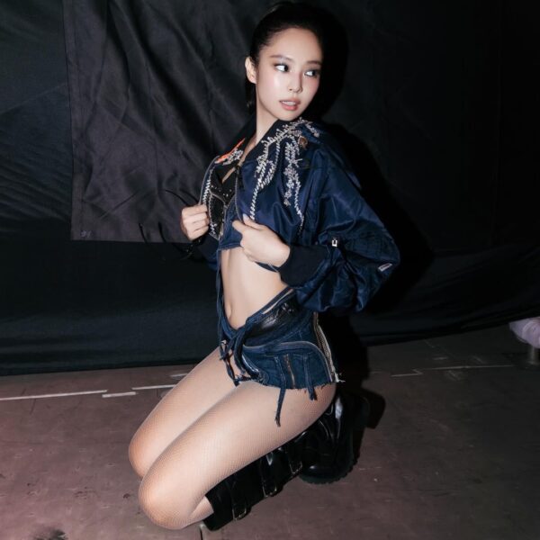 251207 sam__woolf IG Update w/ Jennie