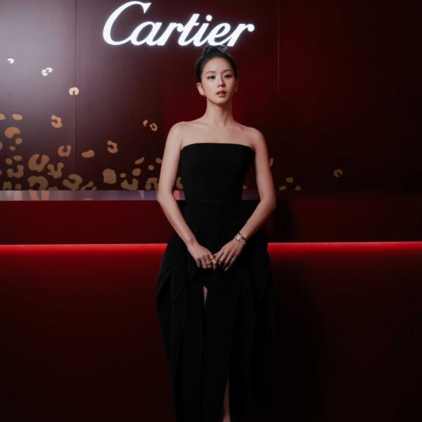 251223 JISOO APP Update | [📸] Cartier EOY Party BEHIND