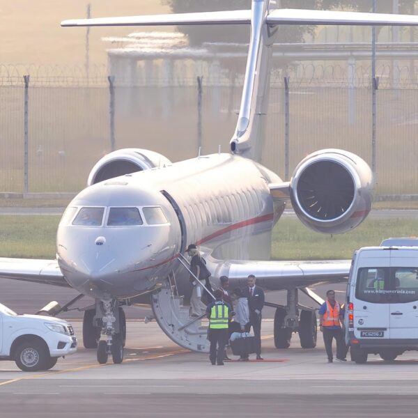 251201 Jisoo, Jennie, and Rosé went back to Seoul via a private VistaJet Global 7500 after wrapping up BLACKPINK’s Singapore concerts