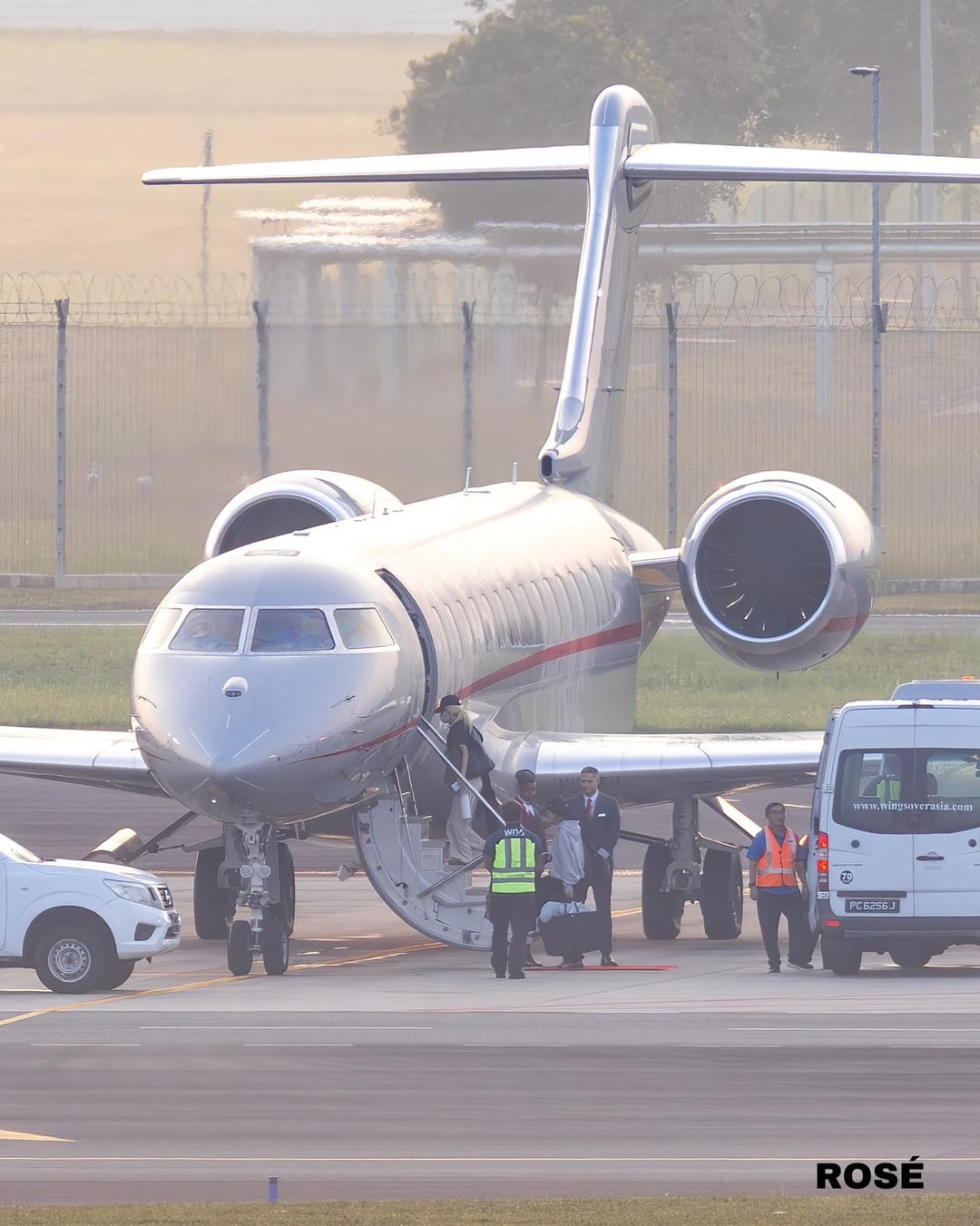 251201 Jisoo, Jennie, and Rosé went back to Seoul via a private VistaJet Global 7500 after wrapping up BLACKPINK’s Singapore concerts