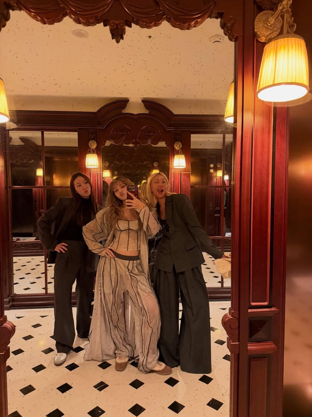 251231 heyalic_e IG Update w/ Lisa