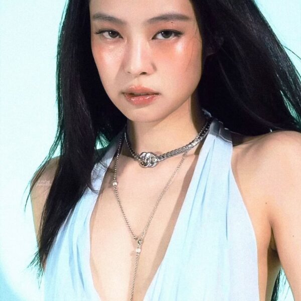 JENNIE - HARPER'S BAZAAR