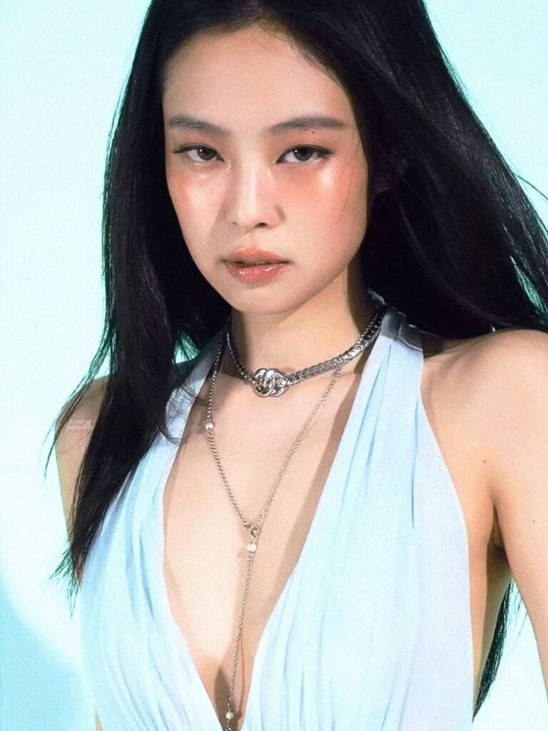JENNIE - HARPER'S BAZAAR