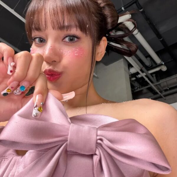 251225 Lisa via misslens IG : Happy Holidays