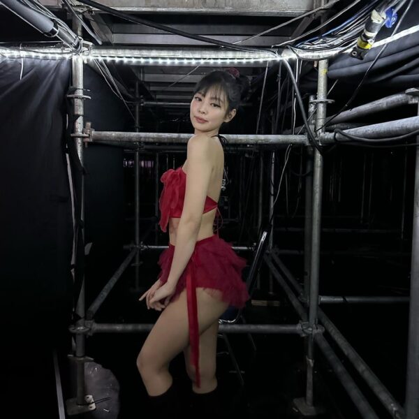 230124 Jennie Instagram Update