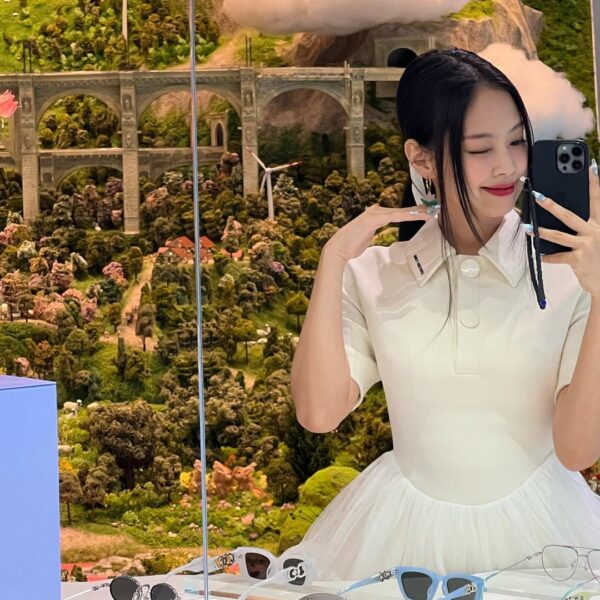 220318 Jennie Instagram Update