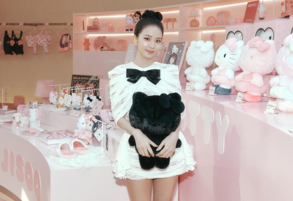 260115 Jisoo @ JISOO x Hello Kitty Pop Up Store @ KREAM Dosan Store