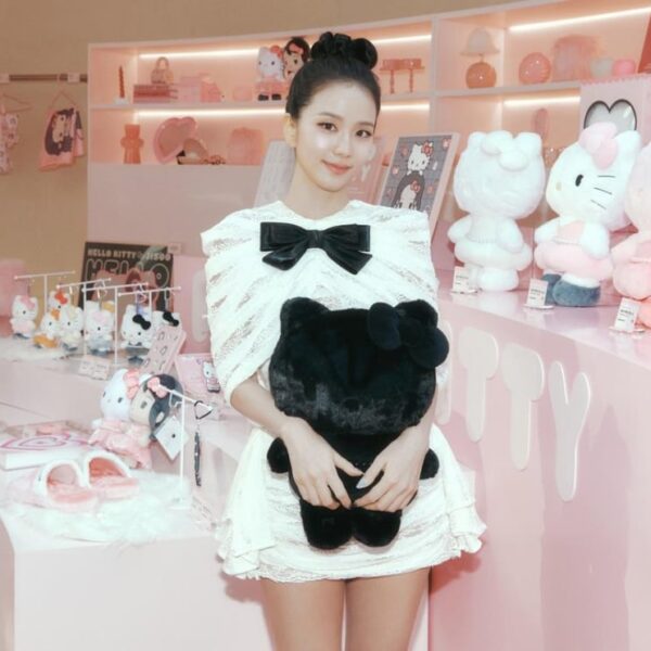 260115 Jisoo @ JISOO x Hello Kitty Pop Up Store @ KREAM Dosan Store