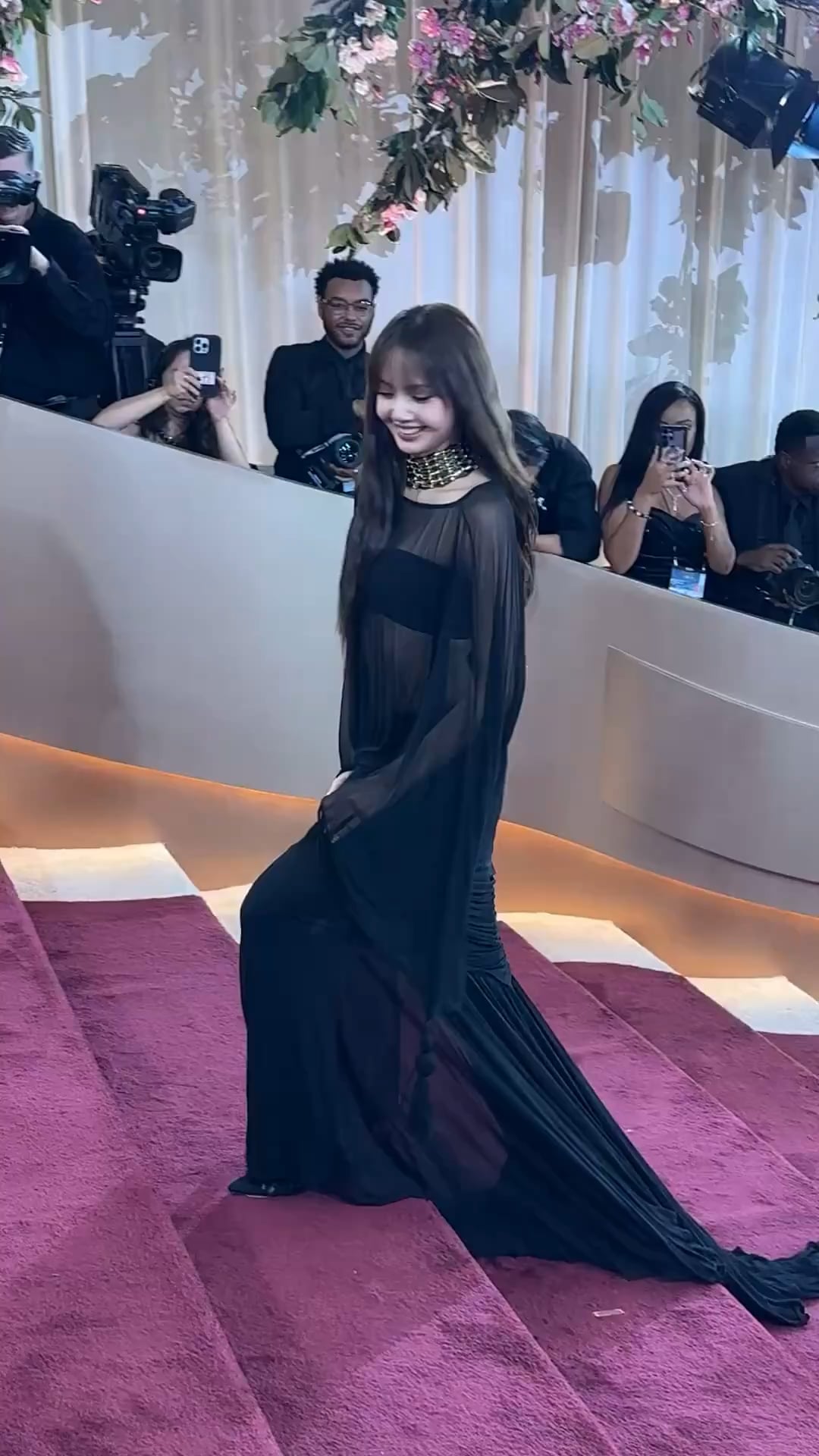 260111 Lisa arrives at the 83rd Golden Globe Awards Red Carpet