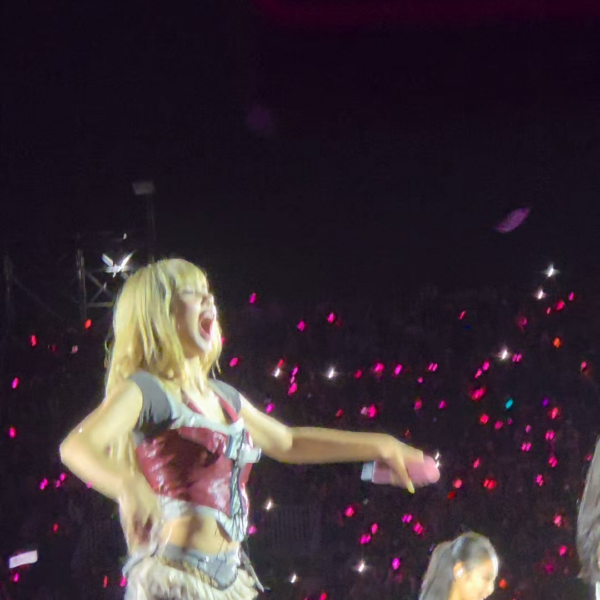 250723 Lisa - Forever Young