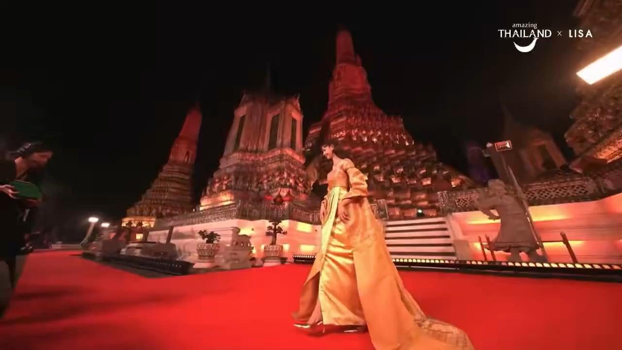 260128 Lisa arrives at Amazing Thailand Ambassador - Exclusive Night Red Carpet