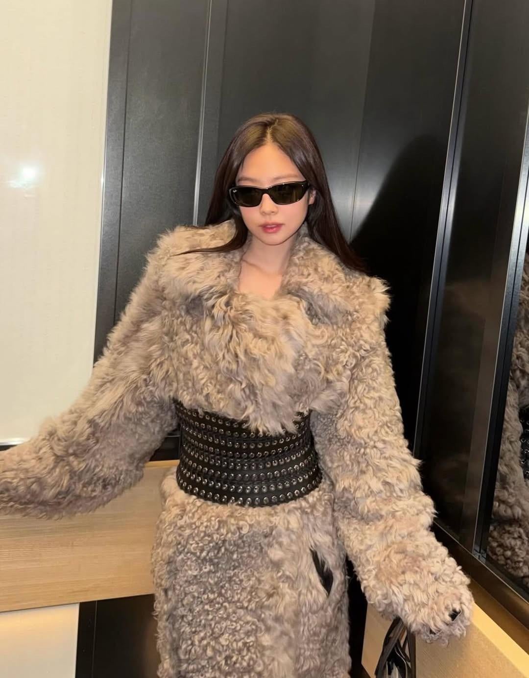 260121 sam__woolf IG Update w/ Jennie