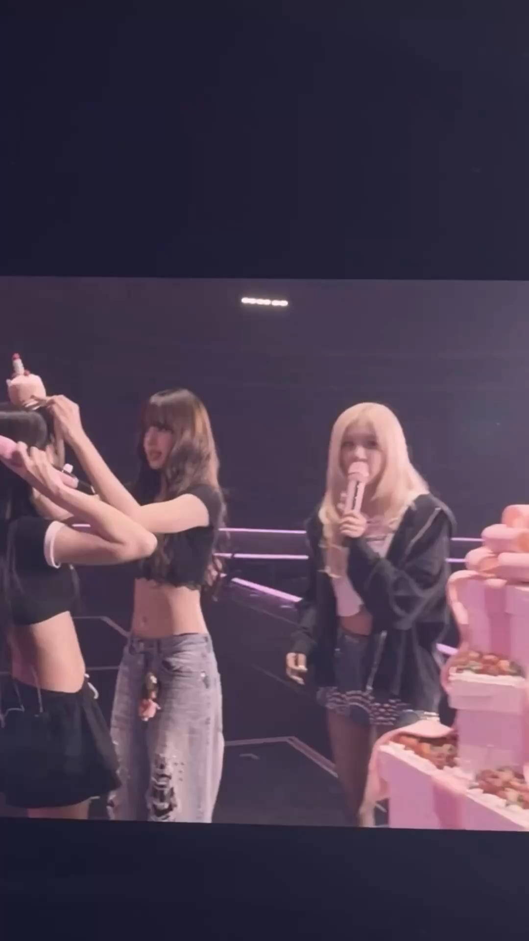 260116 BLACKPINK & BLINKS celebrate Jennie’s Birthday @ BLACKPINK WORLD TOUR [DEADLINE] IN TOKYO D1