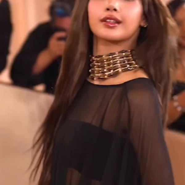 260112 Grazia IG: Lisa attends the 83rd annual Golden Globe Awards