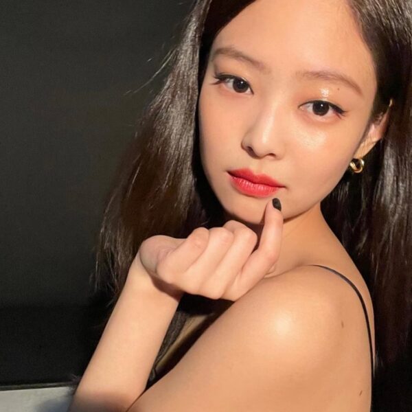 211130 Jennie Instagram Update
