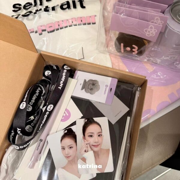 260103 Jisoo prepared gifts for Blinks who attended the 103 Company New Year’s Party