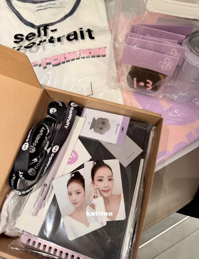 260103 Jisoo prepared gifts for Blinks who attended the 103 Company New Year’s Party