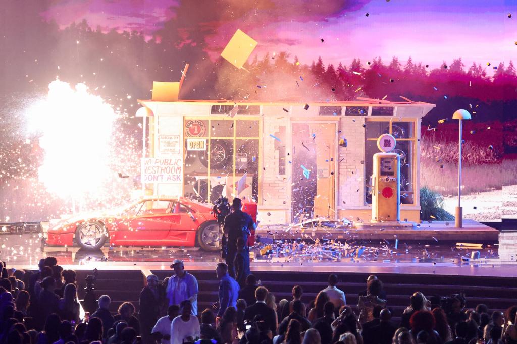 260203 Rosé and Bruno Mars claimed the No. 2 spot on Billboard’s 2026 Grammy performance rankings