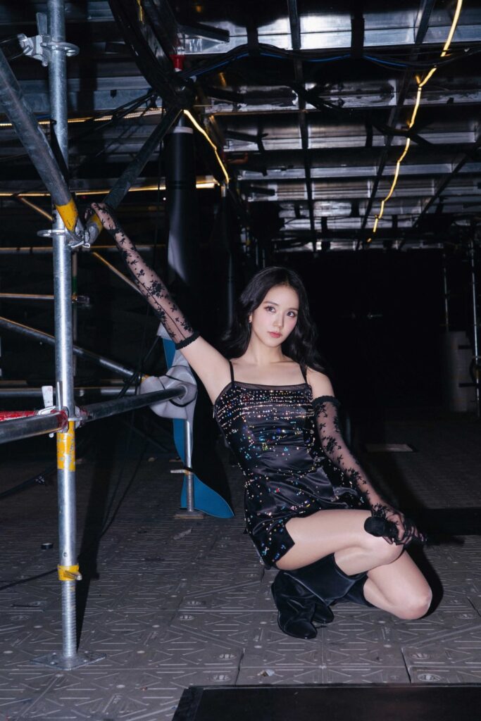 260207 JISOO APP Update | [📸] <DEADLINE> IN HONG KONG