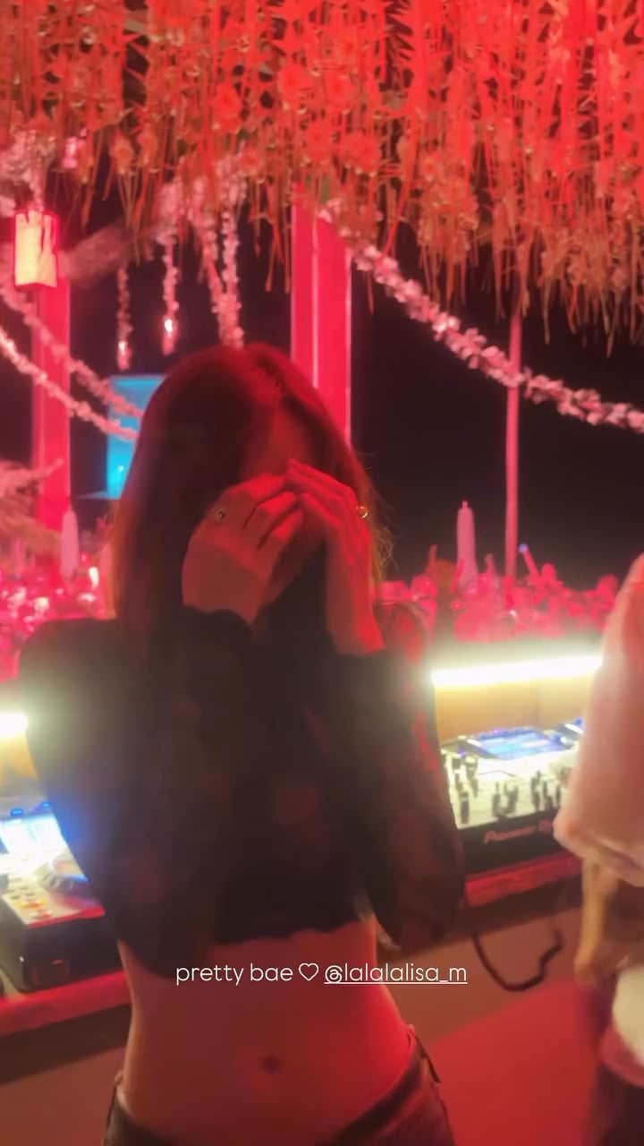 260221 itshannamarieee Instagram Story Update w/ Lisa & Disco Lines