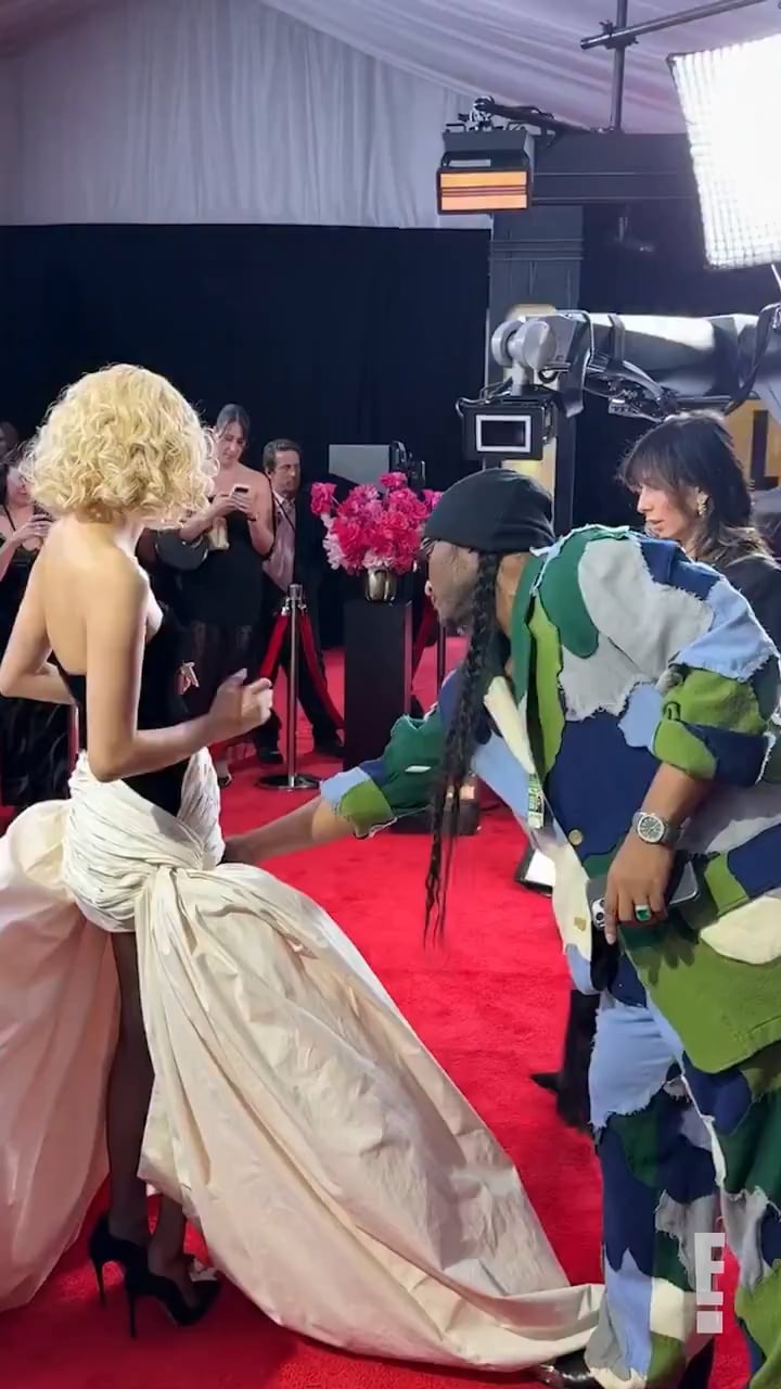 260201 ROSÉ’s Grammy Awards Glambot behind