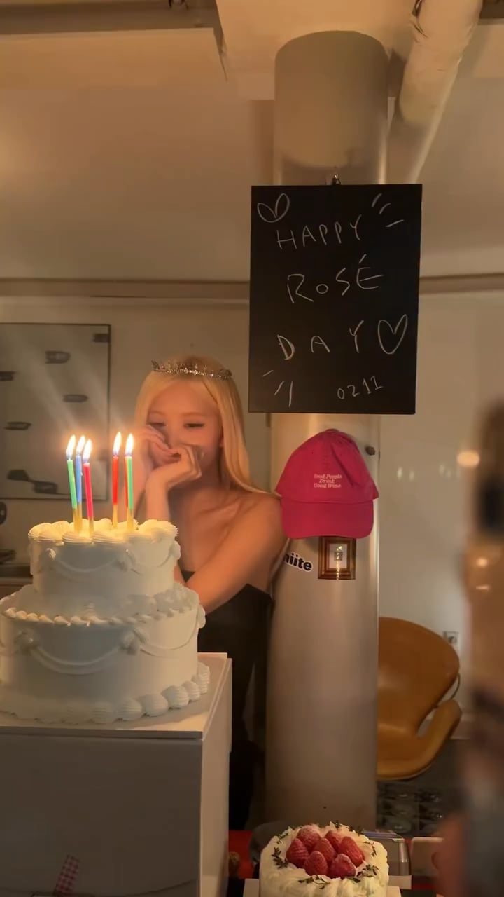 260213 ROSÉ (vampirehollie) IG Update