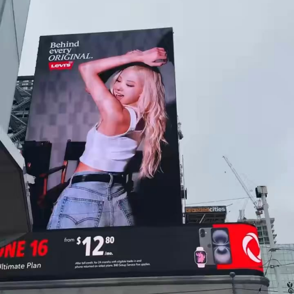 ROSÉ x LEVI’S Billboards in Canada