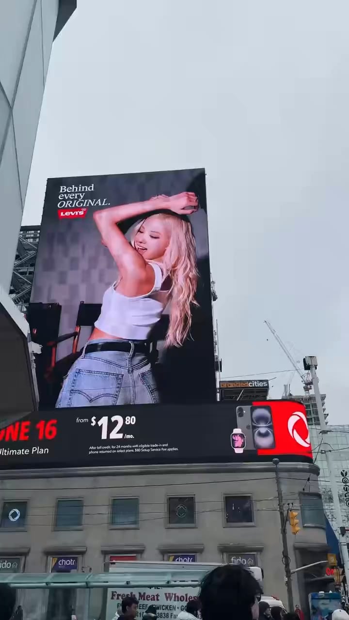 ROSÉ x LEVI’S Billboards in Canada