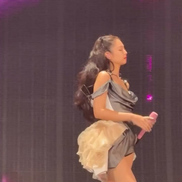 Jennie and Lisa performing 'Kill This Love' in Hong Kong - 260127