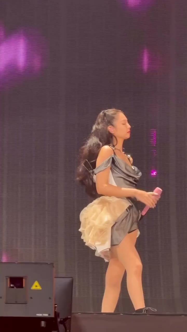 Jennie and Lisa performing 'Kill This Love' in Hong Kong - 260127