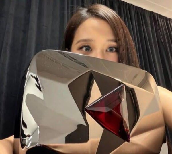 250221 Jisoo's update after hitting 100m on yt!