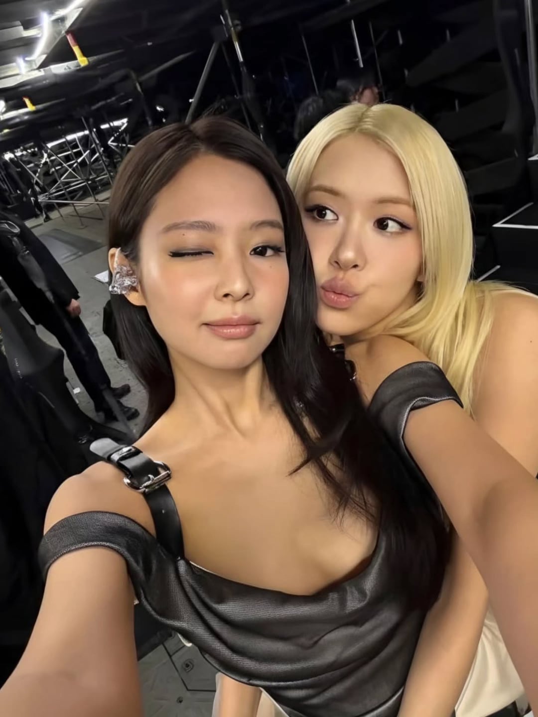 Jennie Instagram Story Update with Rose - 260211