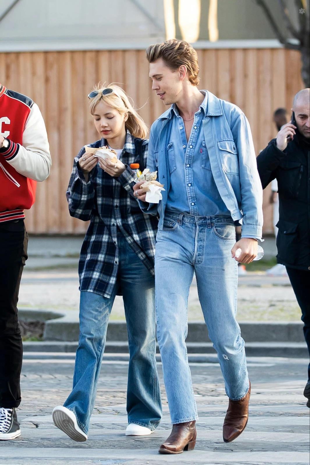 260206 : So i think Austin Butler is starring opposite Lisa in her rom-com, correct?