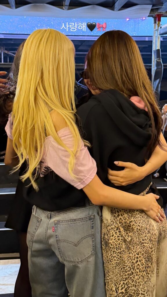 260203 LISA IG Story Update w/ ROSÉ